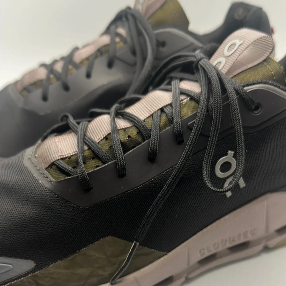 On Running Black and Green Athletic Shoes Streamlined Design